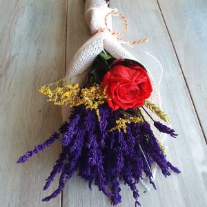 Ramo con rosa preservada